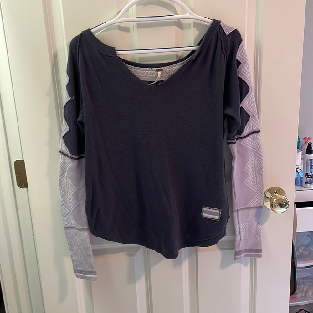 Free people navy blue sweater long sleeve with purple detailing